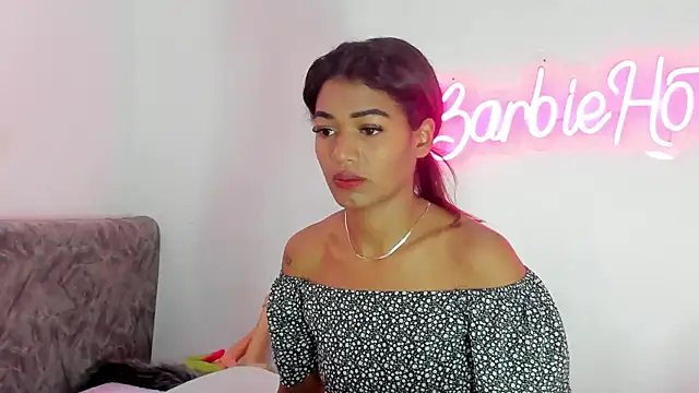 Snapshot of BarbieHotLaura chatting on October 10, 2025, 2:05 pm BarbieHotLaura online show from October 10, 2025, 2:05 pm