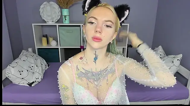 Snapshot of AnneTenet chatting on February 7, 2025, 7:07 am AnneTenet online show from February 7, 2025, 7:07 am