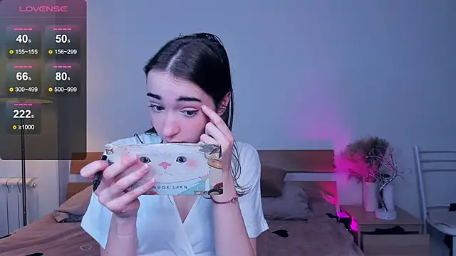 Snapshot of PollyBeev chatting on February 7, 2025, 11:12 am PollyBeev online show from February 7, 2025, 11:12 am