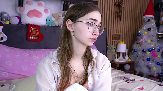 Snapshot of PollyBeev chatting on November 24, 2025, 7:19 am PollyBeev online show from November 24, 2025, 7:19 am