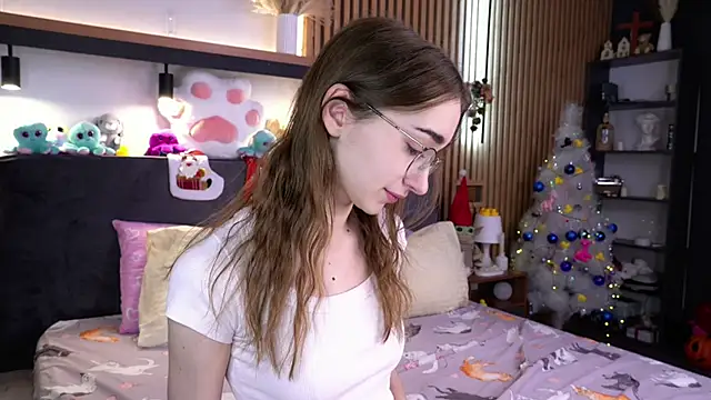 Snapshot of PollyBeev chatting on November 29, 2025, 7:22 am PollyBeev online show from November 29, 2025, 7:22 am