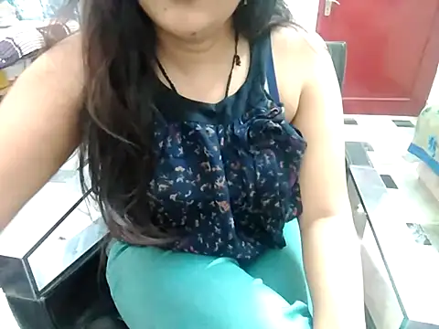 Snapshot of aarushi_sharmaa chatting on February 18, 2025, 8:05 am aarushi sharmaa online show from February 18, 2025, 8:05 am