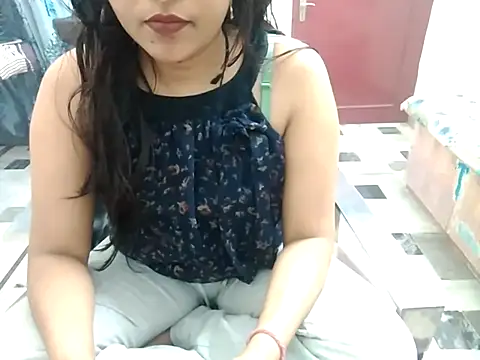 Snapshot of aarushi_sharmaa chatting on March 15, 2025, 2:14 am aarushi sharmaa online show from March 15, 2025, 2:14 am