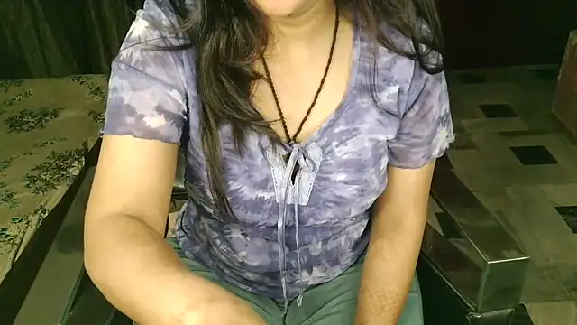 Snapshot of aarushi_sharmaa chatting on November 17, 2025, 3:01 am aarushi sharmaa online show from November 17, 2025, 3:01 am