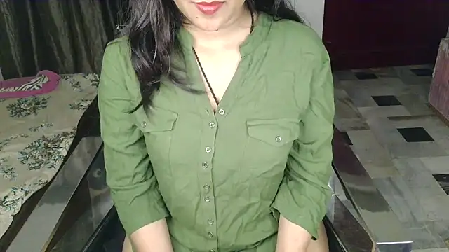 Snapshot of aarushi_sharmaa chatting on November 21, 2025, 4:38 pm aarushi sharmaa online show from November 21, 2025, 4:38 pm