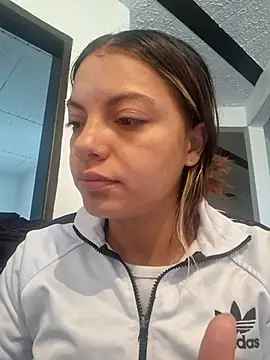 Snapshot of Daila_20_ chatting on December 2, 2025, 12:43 pm Daila 20 online show from December 2, 2025, 12:43 pm