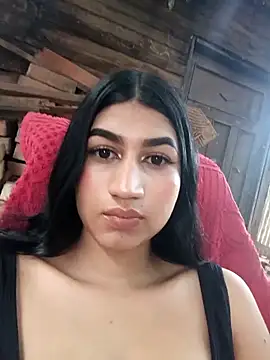 Snapshot of Julix_A chatting on December 16, 2025, 12:32 pm Julix A online show from December 16, 2025, 12:32 pm