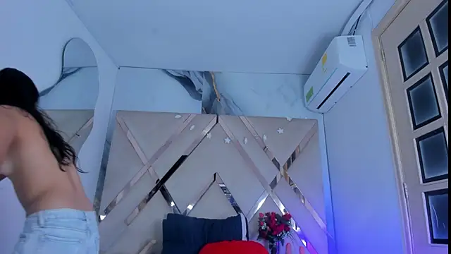 ninaht online show from November 2, 2025, 8:44 pm