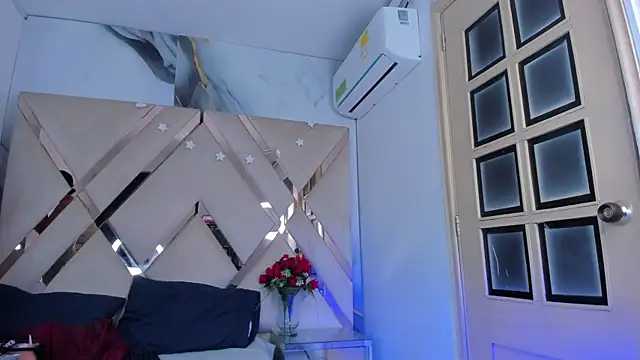 ninaht online show from November 16, 2025, 8:36 pm