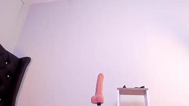 lannarusso  online show from February 17, 2025, 3:31 pm