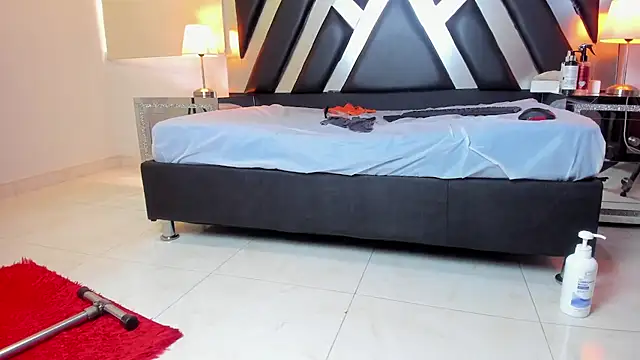 lannarusso  online show from February 24, 2025, 12:16 pm