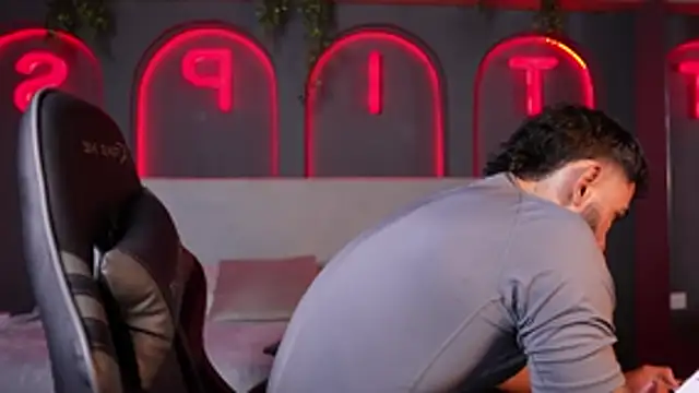 Austin bolt online show from November 15, 2025, 2:53 am