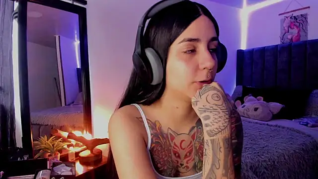 Snapshot of Alice_woodville chatting on March 21, 2025, 4:51 pm Alice woodville online show from March 21, 2025, 4:51 pm