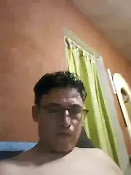 Snapshot of Vickktor chatting on October 26, 2025, 11:42 pm Vickktor online show from October 26, 2025, 11:42 pm