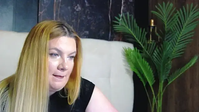 MelanieBrownn online show from November 13, 2025, 3:55 pm