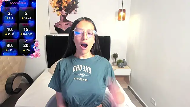 Scarlett  bell online show from February 26, 2025, 12:47 pm