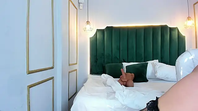 HannaPaola online show from February 4, 2025, 10:21 am