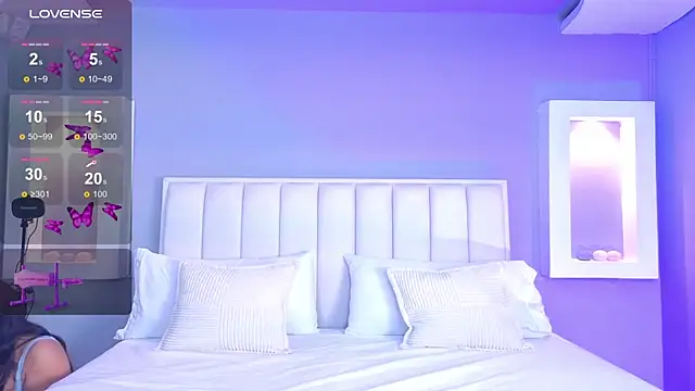 HannaPaola online show from October 6, 2025, 10:40 pm