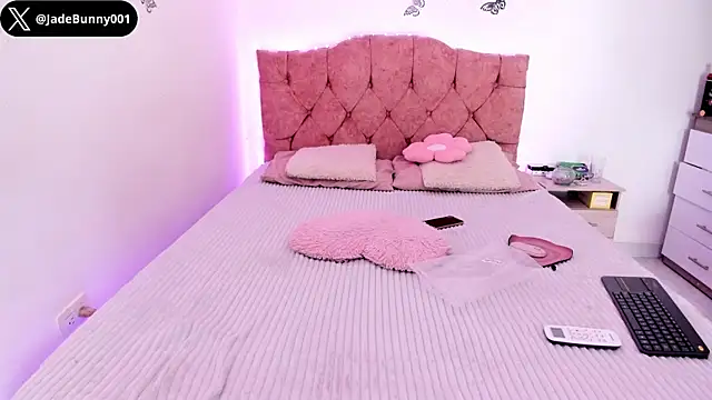 jade dakota   online show from October 2, 2025, 1:23 am