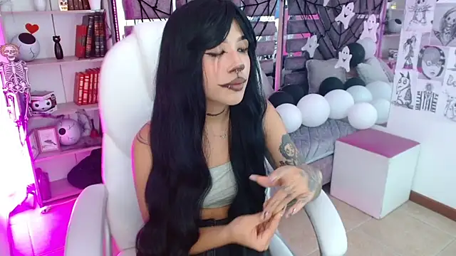 AliceWalker 11 online show from October 28, 2025, 8:22 pm