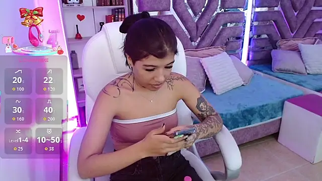 AliceWalker 11 online show from November 23, 2025, 6:19 pm