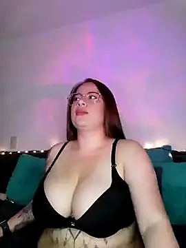 Snapshot of soofy__ chatting on November 17, 2025, 5:24 am soofy online show from November 17, 2025, 5:24 am