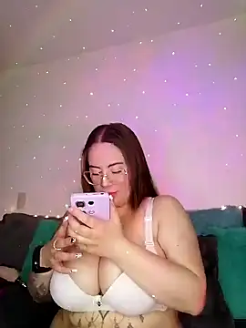 Snapshot of soofy__ chatting on November 20, 2025, 3:28 am soofy online show from November 20, 2025, 3:28 am