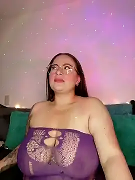 Snapshot of soofy__ chatting on December 3, 2025, 3:47 am soofy online show from December 3, 2025, 3:47 am