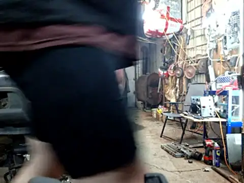 Snapshot of Frankdick01 chatting on December 3, 2025, 5:15 am Frankdick01 online show from December 3, 2025, 5:15 am