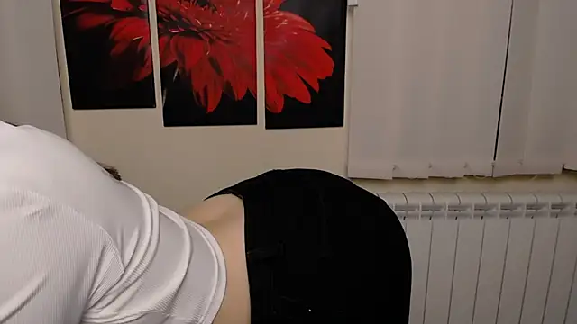 Snapshot of AliceSexyyy_ chatting on December 9, 2024, 4:05 pm AliceSexyyy online show from December 9, 2024, 4:05 pm