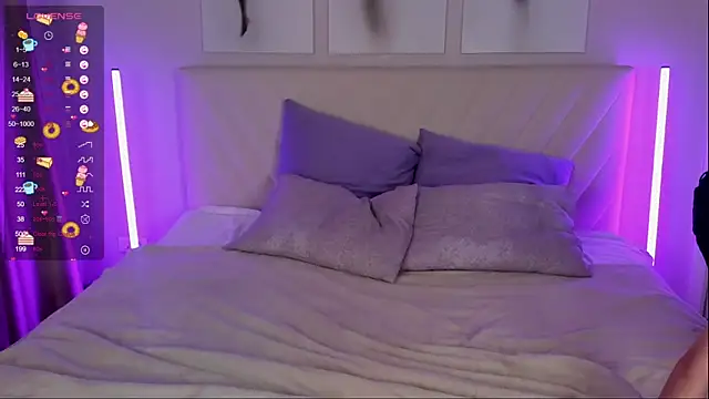 Emily Strikeee online show from November 19, 2025, 10:04 am