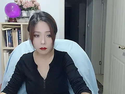 Snapshot of SuSushi728 chatting on November 11, 2025, 3:45 pm SuSushi728 online show from November 11, 2025, 3:45 pm