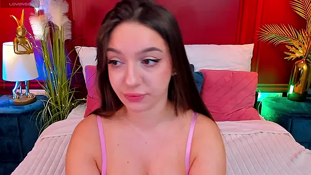 Snapshot of GiaCale chatting on November 9, 2025, 6:33 am GiaCale online show from November 9, 2025, 6:33 am