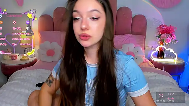 Snapshot of GiaCale chatting on November 14, 2025, 1:21 pm GiaCale online show from November 14, 2025, 1:21 pm