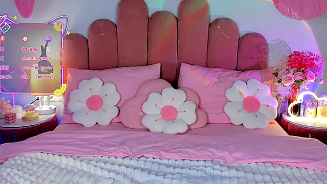 Snapshot of GiaCale chatting on November 18, 2025, 2:54 pm GiaCale online show from November 18, 2025, 2:54 pm