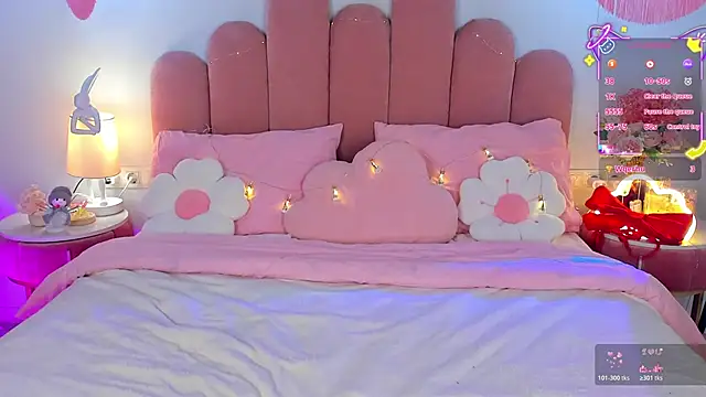 Snapshot of GiaCale chatting on December 1, 2025, 1:27 pm GiaCale online show from December 1, 2025, 1:27 pm