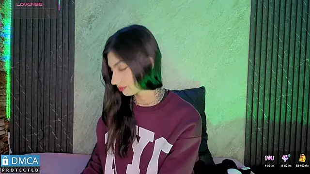 SolBeaumont1 online show from September 17, 2025, 7:04 pm