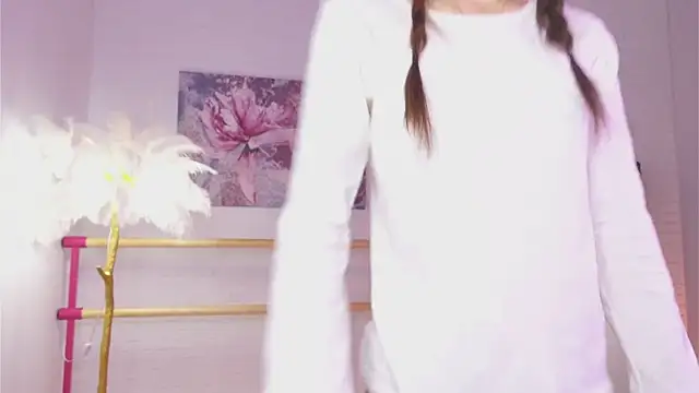 lylylovesyou online show from December 23, 2024, 5:39 am