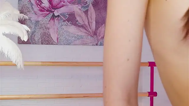 lylylovesyou online show from March 1, 2025, 9:07 am