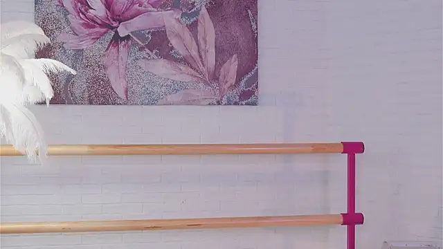 lylylovesyou online show from March 5, 2025, 8:43 am