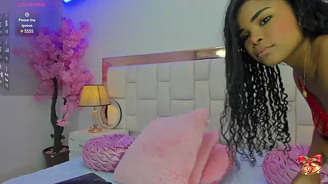 NahiaraReina online show from January 21, 2025, 1:32 pm