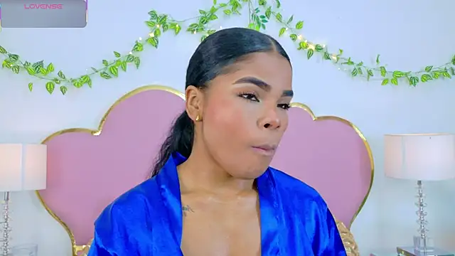 NahiaraReina online show from October 28, 2025, 12:52 pm