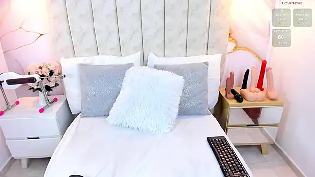 Snapshot of LauraSmith-01 chatting on November 18, 2025, 9:19 pm LauraSmith-01 online show from November 18, 2025, 9:19 pm