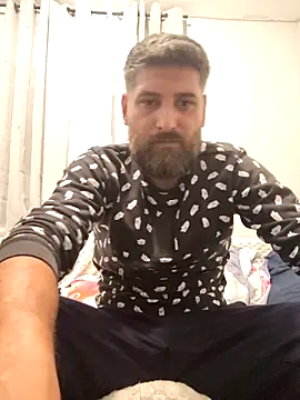 Snapshot of Calin251283 chatting on November 8, 2025, 6:40 pm Calin251283 online show from November 8, 2025, 6:40 pm