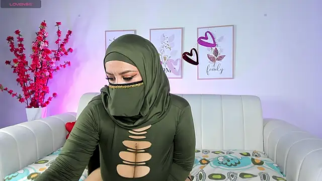 Snapshot of cloe_sirena chatting on February 12, 2025, 5:48 pm cloe sirena online show from February 12, 2025, 5:48 pm