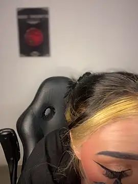 AnnikaMerliahh  online show from October 31, 2025, 4:13 am