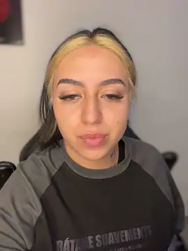 AnnikaMerliahh  online show from October 31, 2025, 9:16 pm