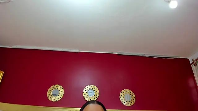 EileenBenzon online show from December 10, 2024, 2:28 pm