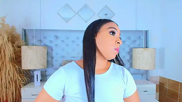 EileenBenzon online show from October 11, 2025, 9:02 pm