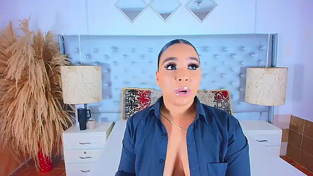 EileenBenzon online show from October 24, 2025, 3:47 am